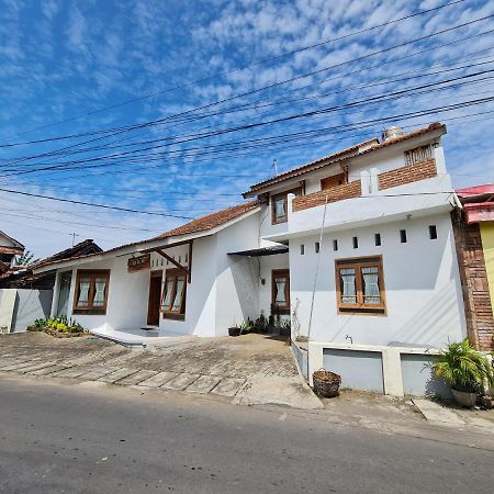 Brb Guesthouse Banyuwangi  Esterno foto